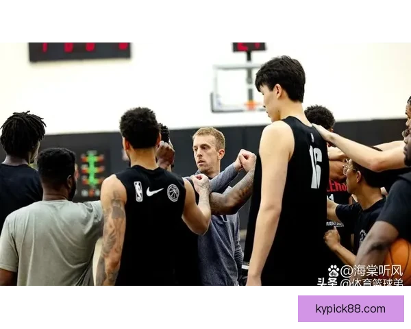 斯普利特称杨瀚森已无需每场带翻译 但仍有许多提升空间